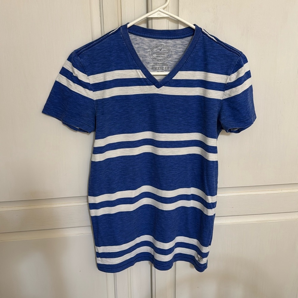 🛑 FREE American Eagle Outfitters Blue White Stripe V-Neck Tee Athletic Fit
